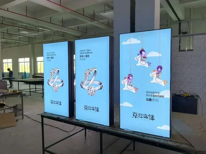 成都广告公司户外广告灯箱定做选什么材料？